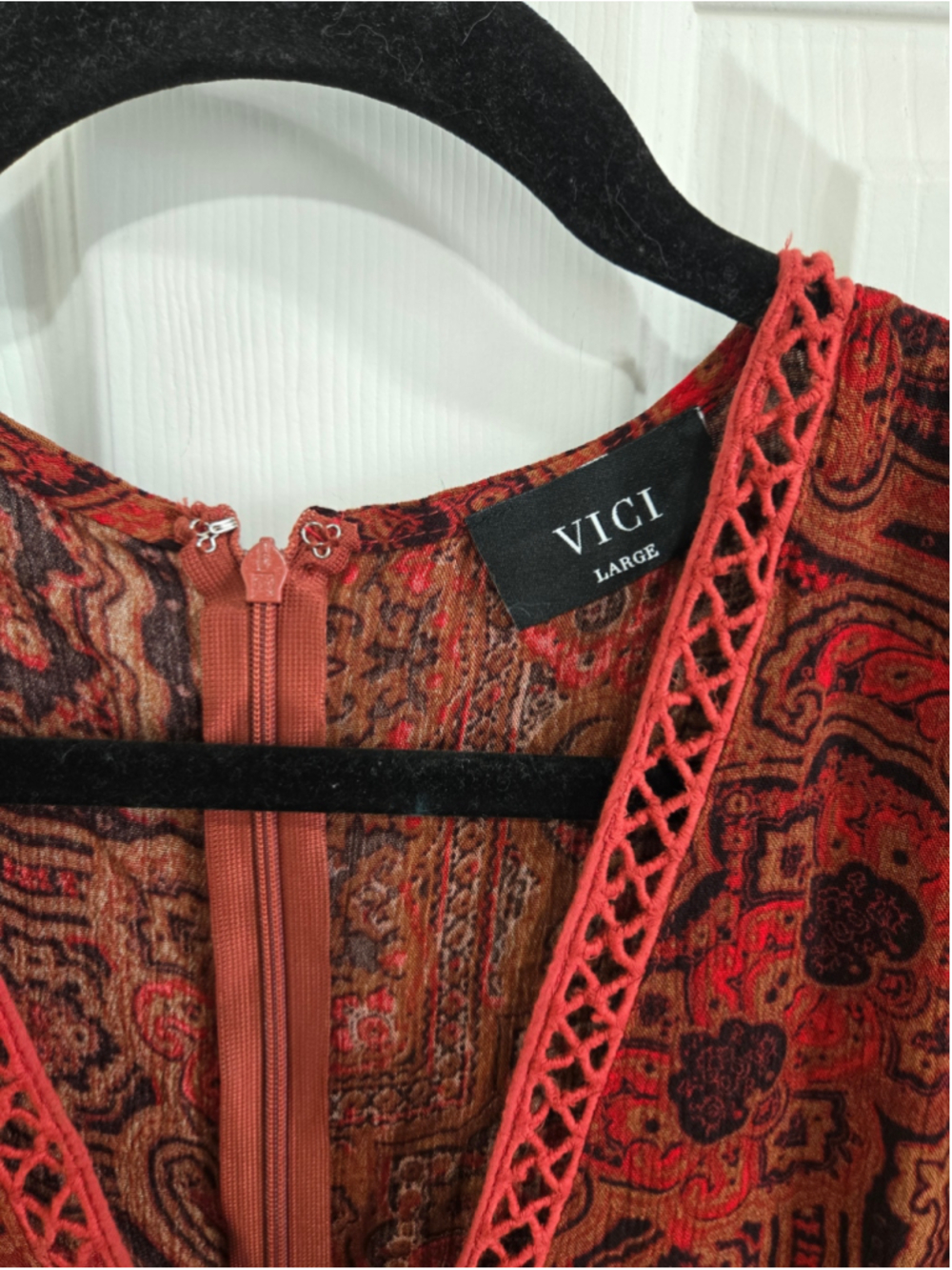 Vici Long Sleeve Dress Womens Size L Red Black Paisley Print - Picture 3 of 5